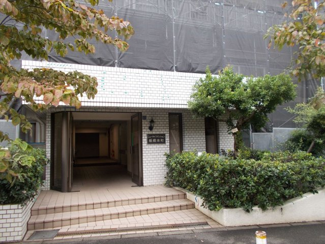 ニューライフマンション板橋本町のエントランス