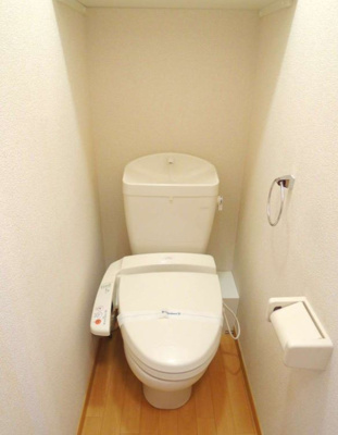 【トイレ】 | エクスプレッシブ | バストイレ別。温水洗浄便座付き