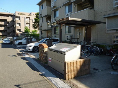 【その他共用部分】 | ミルフィーユ都筑 | 敷地内ごみ置き場でごみ出しもらくらく～♪忙しい社会人さんや主婦さんにはうってつけ！