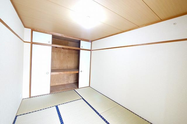 まあぁろ～マンションの寝室|落ち着いた色調の寝室です