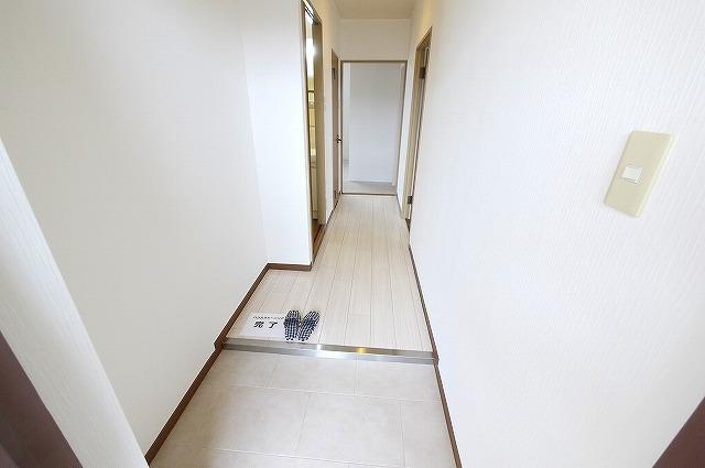 まあぁろ～マンションの玄関|明るい玄関です