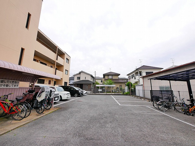 岡専アビタシオンの駐車場