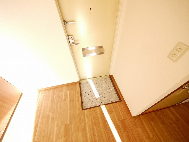 フォレストコート（左京）の玄関