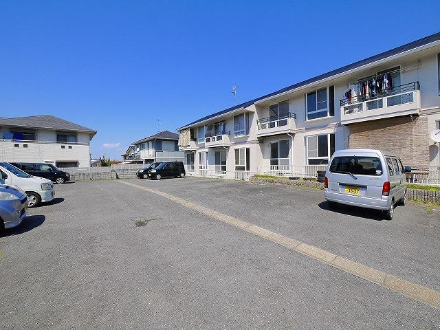 フォレストコート（左京）の駐車場