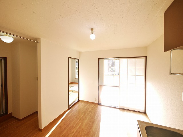 フォレストコート（左京）の居間・リビング