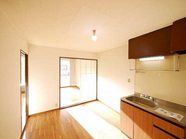 フォレストコート（左京）の居間・リビング