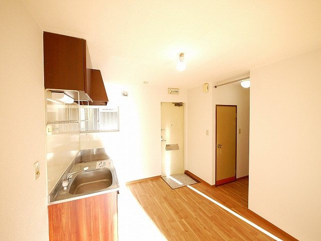 フォレストコート（左京）の居間・リビング