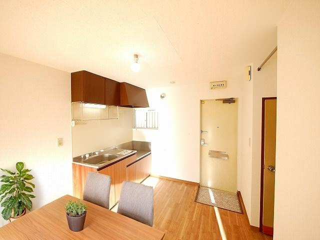 フォレストコート（左京）の居間・リビング|CGで家具等を配置したもので家具等は含まれません