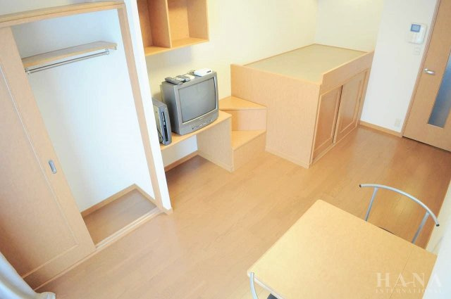 レオパレスシティパルつつじが丘の寝室|同タイプの写真です。※１階のみフローリングとなります