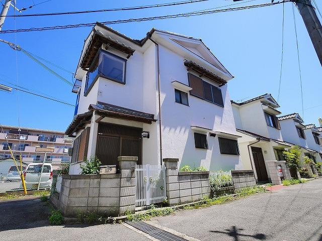 新居邸の外観