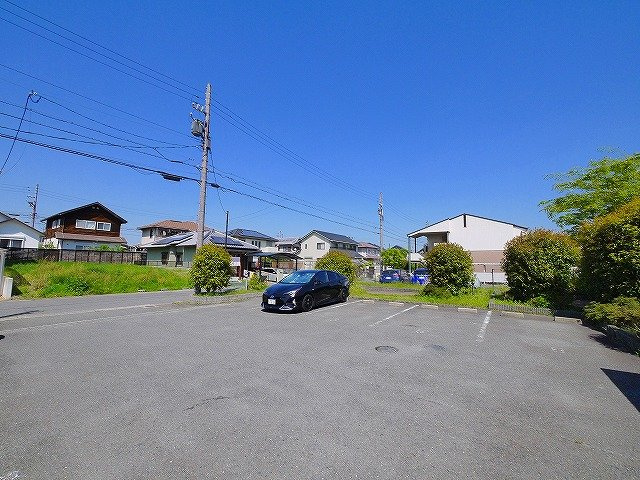 バーベナ光台B棟の駐車場