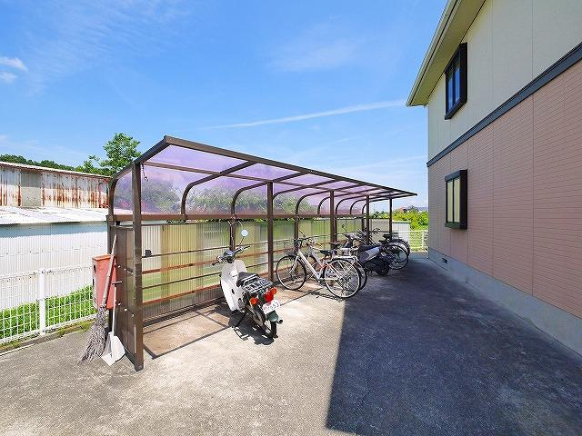 エクセル青垣のその他共用部分|屋根付き駐車場