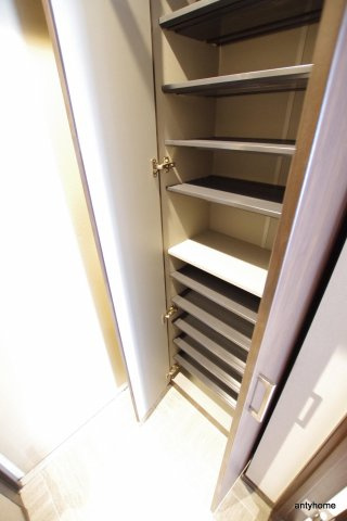 サンネクテール天満橋　仲介手数料無料の玄関