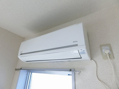 【設備】 | ミングルAP.栗谷三番館 | 洋室それぞれのお部屋に暑い夏や寒い冬に大活躍のエアコン付きです☆冷暖房完備で1年中快適に過ごせます♪