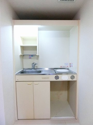 【キッチン】 | ミングルAP.栗谷三番館 | 4帖のキッチンスペースです♪場所を取るお鍋やお皿もすっきり収納できます♪