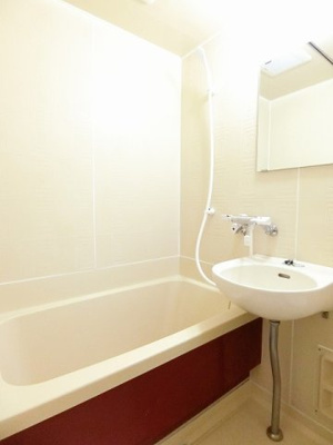 【浴室】 | ミングルAP.栗谷三番館 | ユニットバスでお掃除らくらく☆浴室内に洗面台・トイレ付きです♪お風呂に浸かって一日の疲れもすっきりリフレッシュ♪