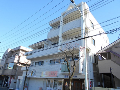 【外観】 | ﾎﾜｲﾄﾏﾝｼｮﾝ仲原 | 1階が店舗の綺麗な建物です