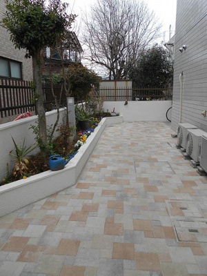 【エントランス】 | ﾎﾜｲﾄﾏﾝｼｮﾝ仲原 | 奥を曲がったら、お部屋に向かいます
