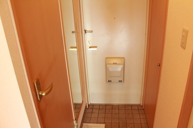 ジーピーⅡ番館の玄関