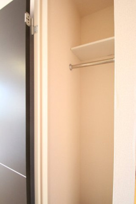 【収納】 | プライムコートC | 天井まで高さがあるので、丈の長い衣類はこちらへどうぞ