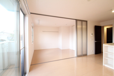 【居間・リビング】 | プライムコートC | ゆったりとしたリビングです