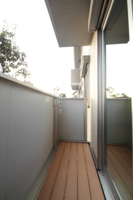 【バルコニー】 | プライムコートC | 落ち着いた時間を過ごせるバルコニーです