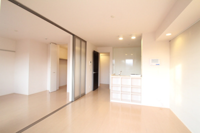 【居間・リビング】 | プライムコートC | ゆったり過ごせる居間です