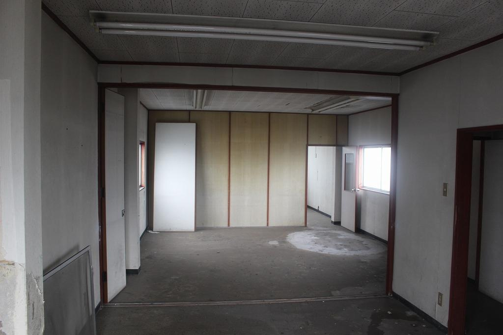 都城市前田町の店舗事務所の内装