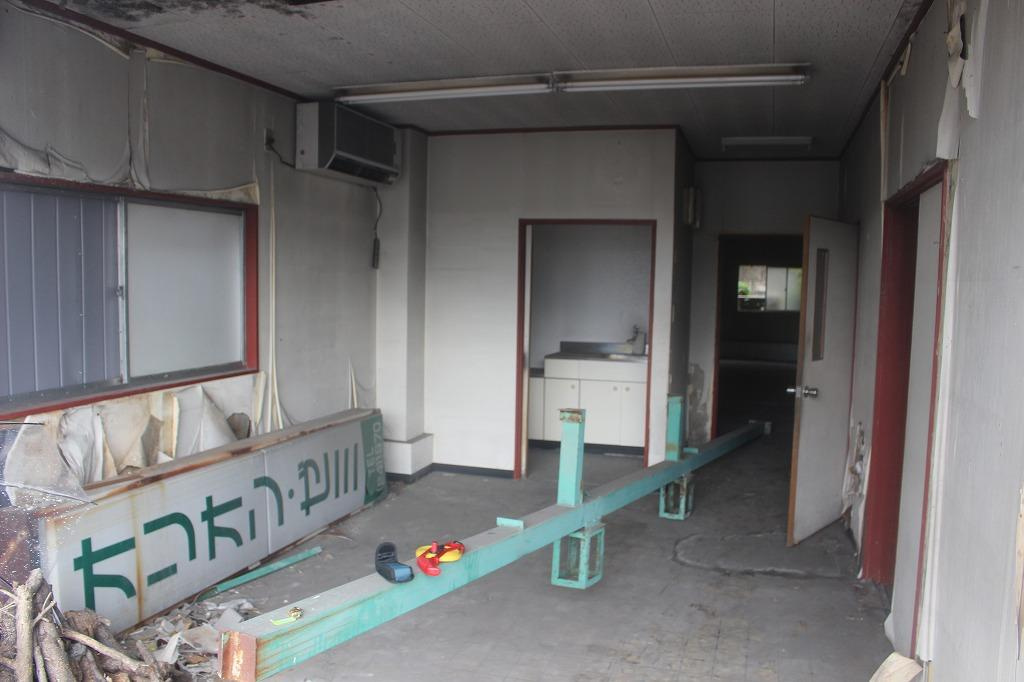 都城市前田町の店舗事務所の内装