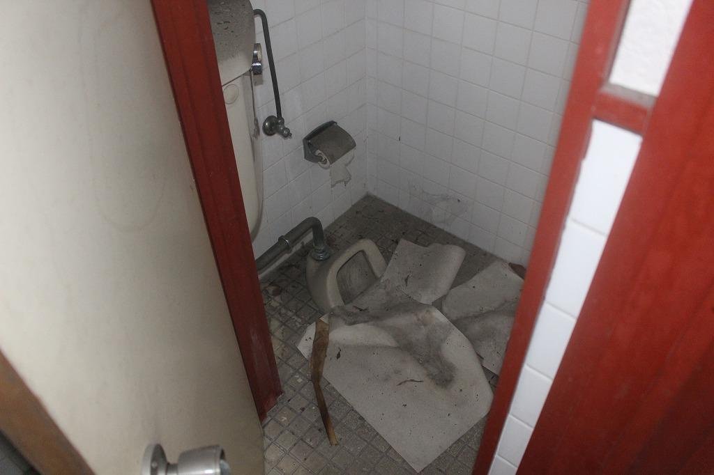 都城市前田町の店舗事務所のトイレ