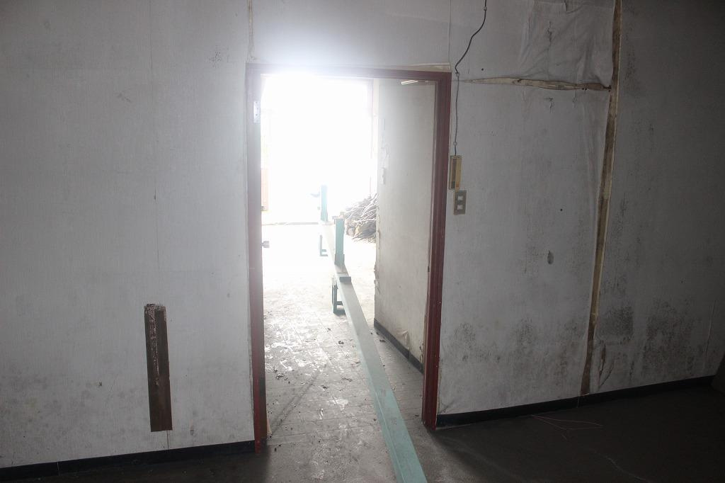 都城市前田町の店舗事務所の内装