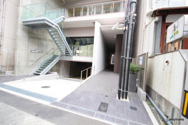 エスキュート西天満　仲介手数料無料のエントランス