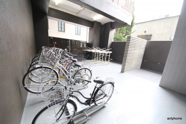 エスキュート西天満　仲介手数料無料の駐車場