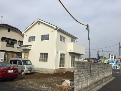 【前面道路含む現地写真】 | 蓮田市関山3丁目　土地広々62坪の南欧風新築住宅全1棟 | 前面道路含む現地写真です