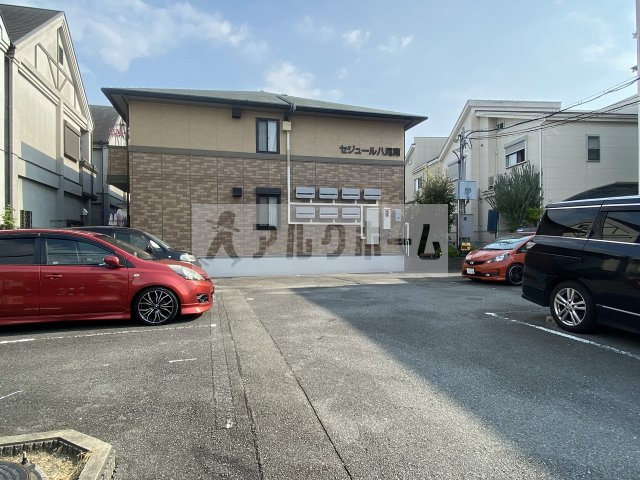 セジュール八尾南の駐車場