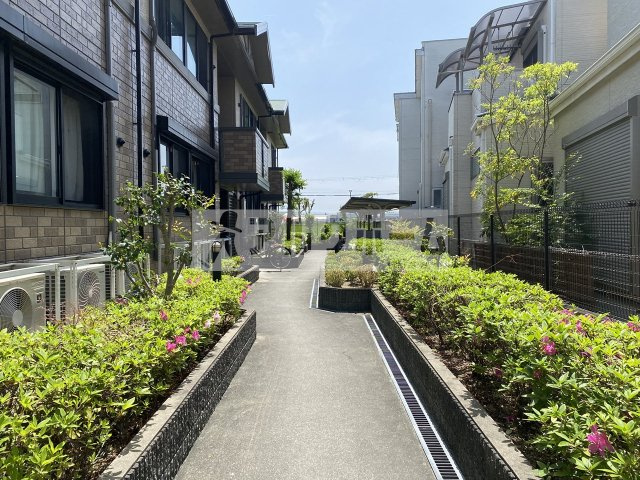 セジュール八尾南のエントランス