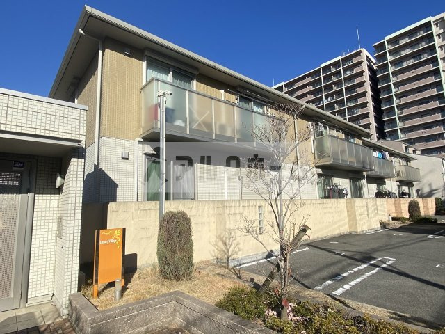 ラグジュアリー・ヴィレッジB棟の外観