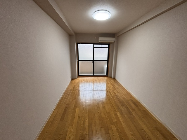 ソレイユ新伊丹の居間・リビング|南向き明るい室内