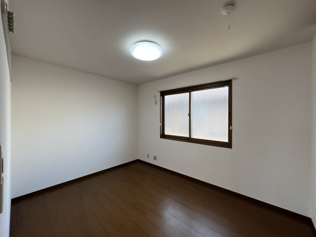 サンウィルモアの洋室|北側洋室6帖　照明付き