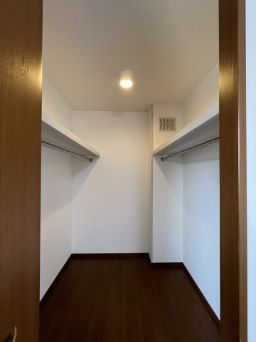 サンウィルモアの収納|北洋室にあるウォークインクローゼット付き