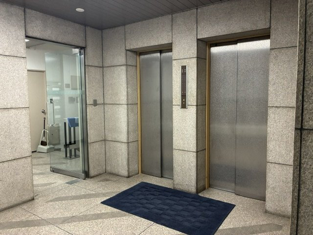 市橋ビルのエントランス