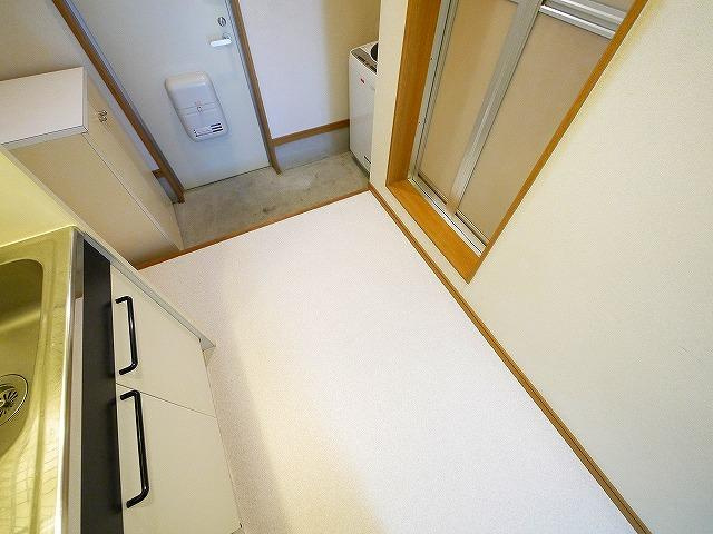 ジョイフル敷島の内装|明るい色調の室内です