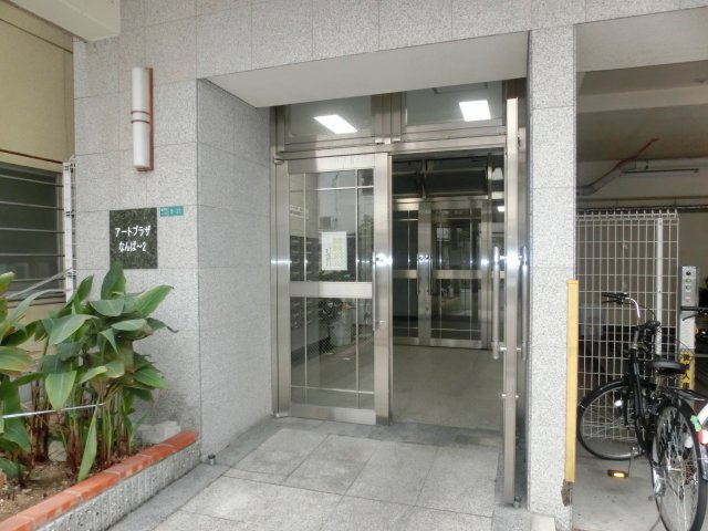 アートプラザなんば2のエントランス