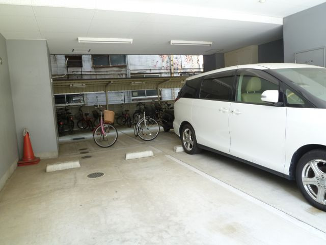 ラナップスクエア難波Ⅱの駐車場