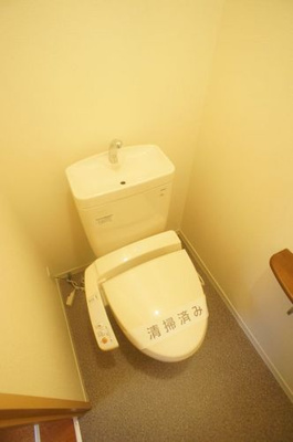 【トイレ】 | サニーウェル　シャーメゾン | シャワー機能付きの暖房便座が付いていて、お尻を優しく洗ってくれます。シンプルで機能的な使い勝手の良いトイレです♪