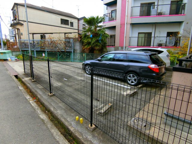 プリマベラの駐車場