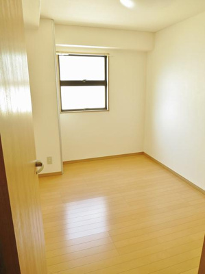 【洋室】 | ホワイトハウス | 手前の洋室内部