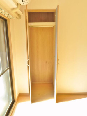 【収納】 | ホワイトハウス | 左側洋室のクローゼット