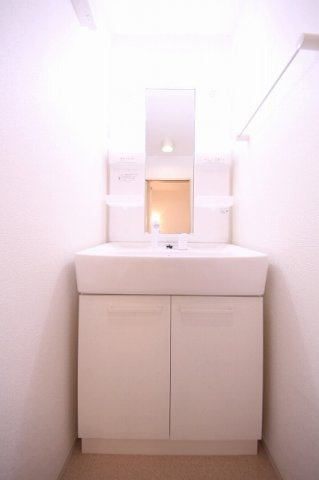 サンディーアＣ棟の独立洗面台|独立洗面台で身支度をすべて済ませてしまいましょう