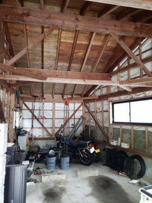 【駐車場】 | 岩美郡岩美町宇治中古戸建て | 広い車庫では作業することもできます。おススメポイントです。